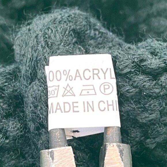 C.C. Exclusives Beanie Black Cable Knit Faux Fur Pom Pom Fall Winter Hat NWOT - Picture 8 of 10